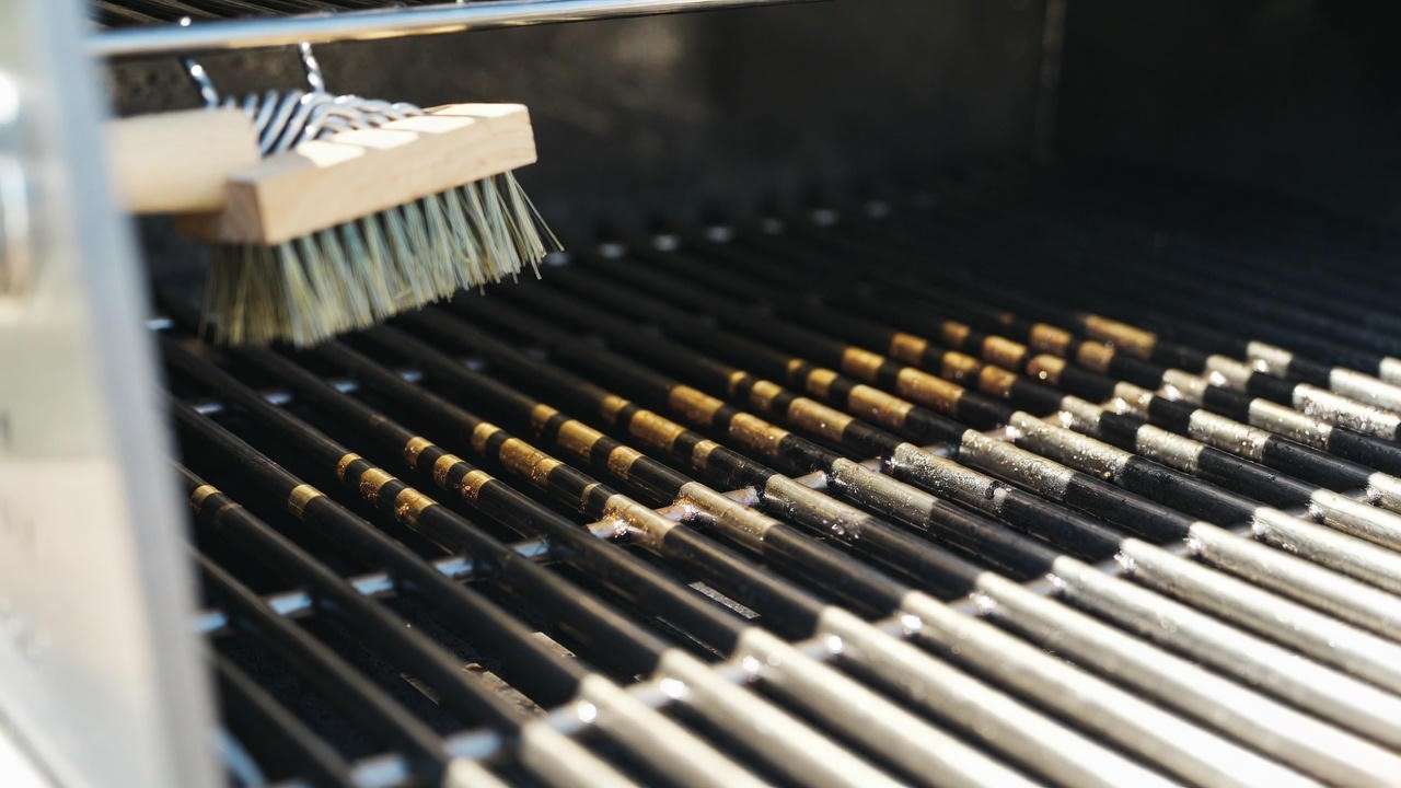 Clean Coyote grill grates after vegan cook showing minimal residue and easy maintenance